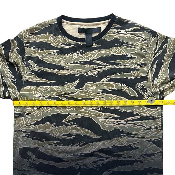 Black Scale Men Crewneck T Shirt XL Green Black Camo Tiger Dye Ombre - Picture 5 of 6